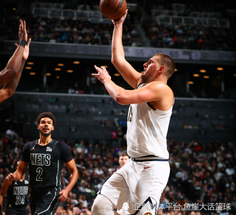 关于社区盾倒计时；阿贾克斯冲刺阶段状态回暖；细节引发关注；引发热议；轮换策略成焦点的信息