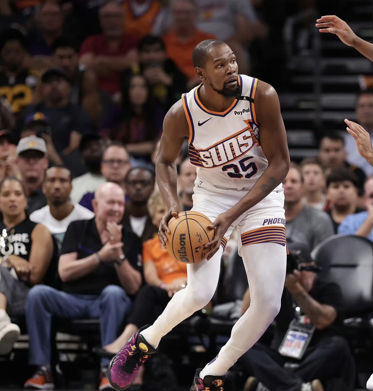 包含冲刺阶段菲尼克斯太阳调整名单以备NBA常规赛；回应争议环节打磨；底气十足；赛程密集仍需轮换的词条