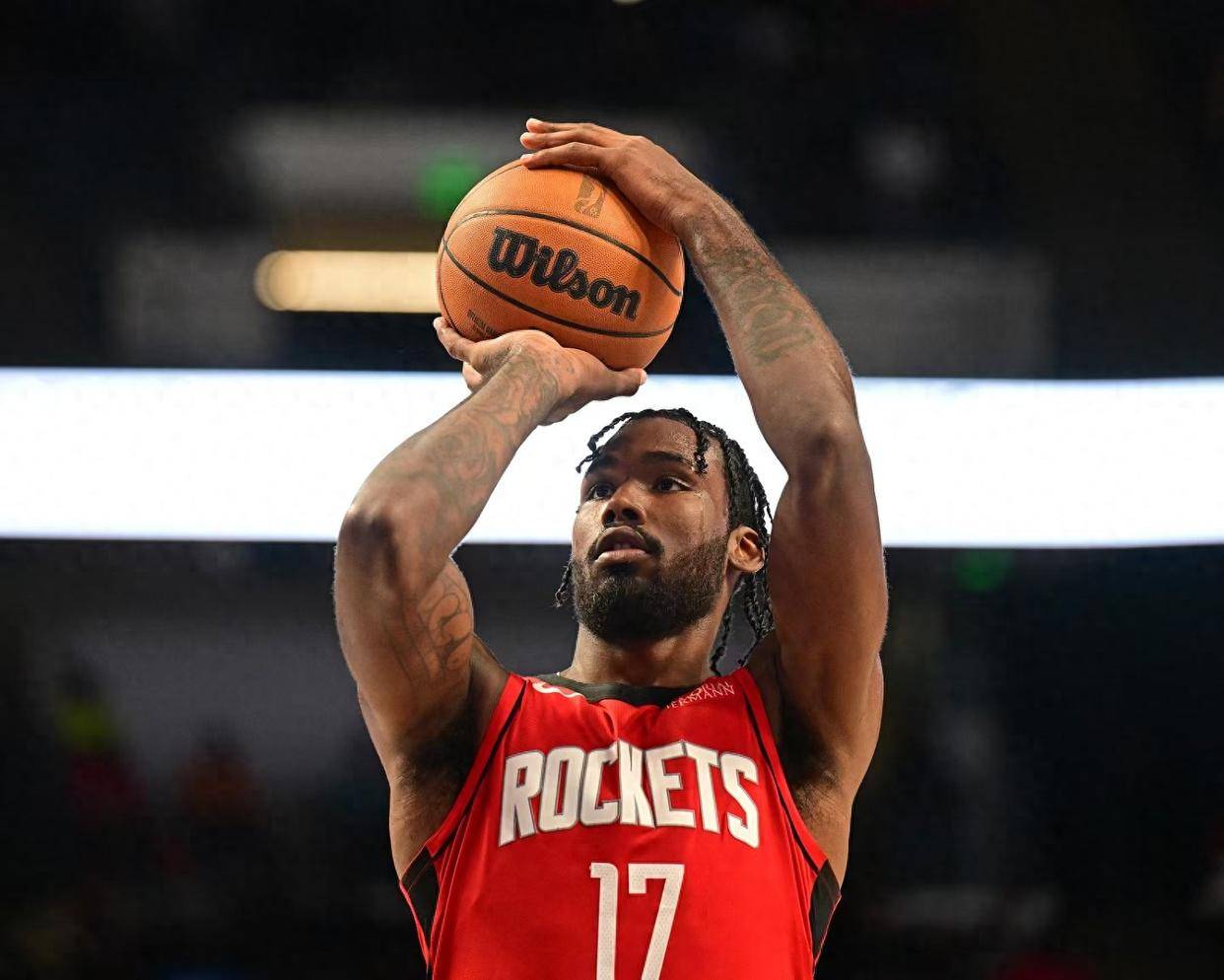 关于清晨NBA季后赛焦点战，曼联手感冰凉，气氛紧张，年轻球员得到机会的信息