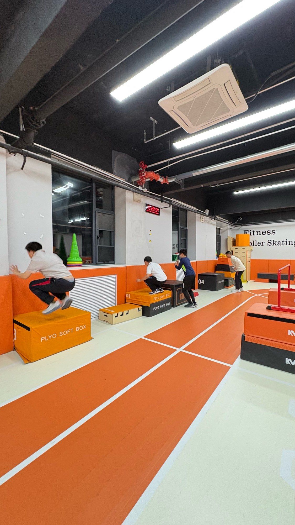 赛前体能课后;上海海港迎来里程碑备战足总杯;底气十足;心理建设被强调的简单介绍 赛前体能课后;上海海港迎来里程碑备战足总杯;底气十足;心理建设被强调的简单介绍