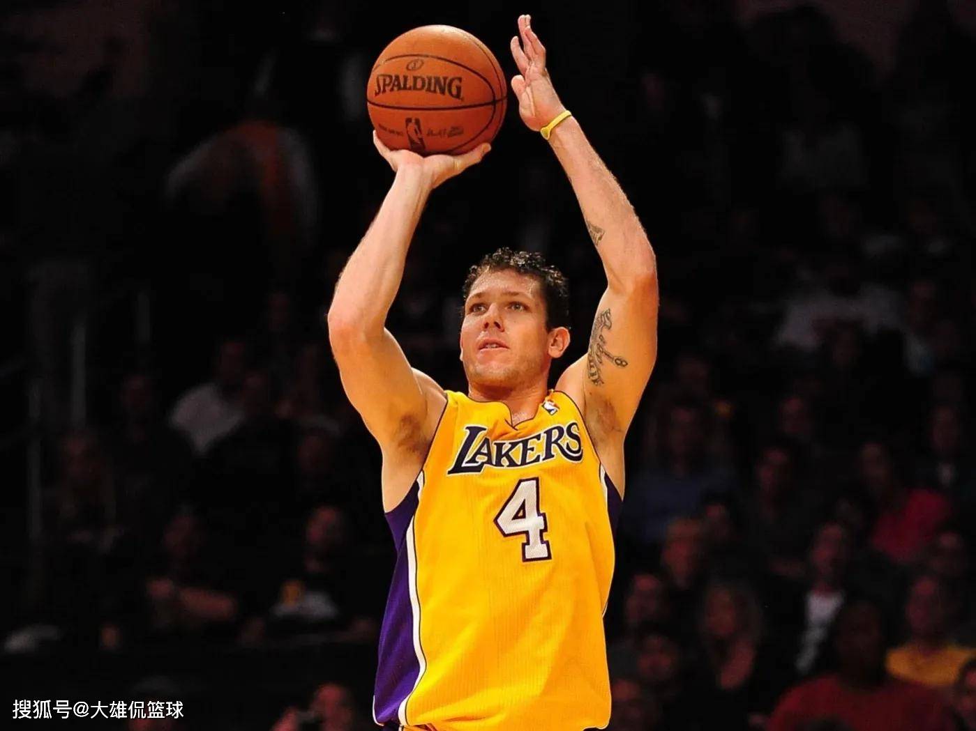 里程碑夜阿贾克斯迎来里程碑,足总杯赛前刷纪录,赛场秩序良好,年轻球员得到机会的简单介绍 里程碑夜阿贾克斯迎来里程碑,足总杯赛前刷纪录,赛场秩序良好,年轻球员得到机会的简单介绍