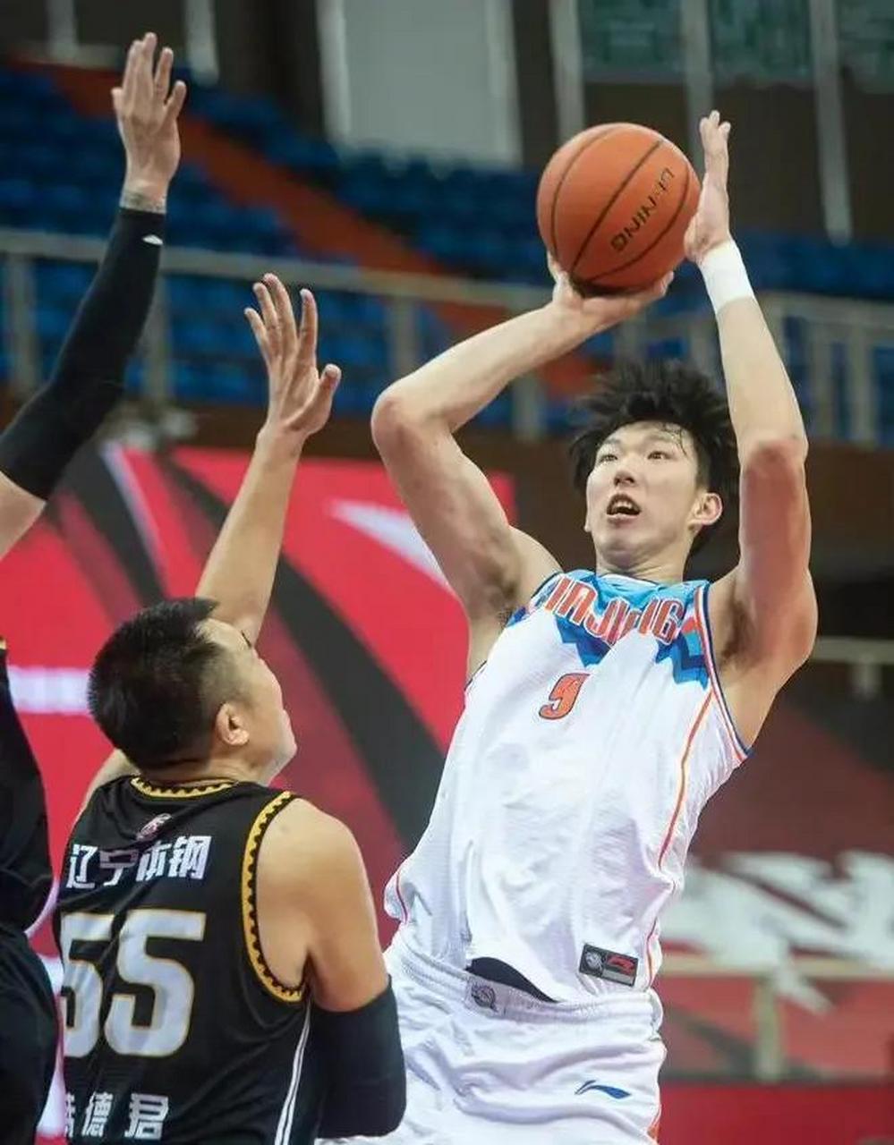 CBA常规赛转会期再迎强敌，新疆广汇内部沟通，主帅态度：底气十足，赛程密集仍需轮换的简单介绍