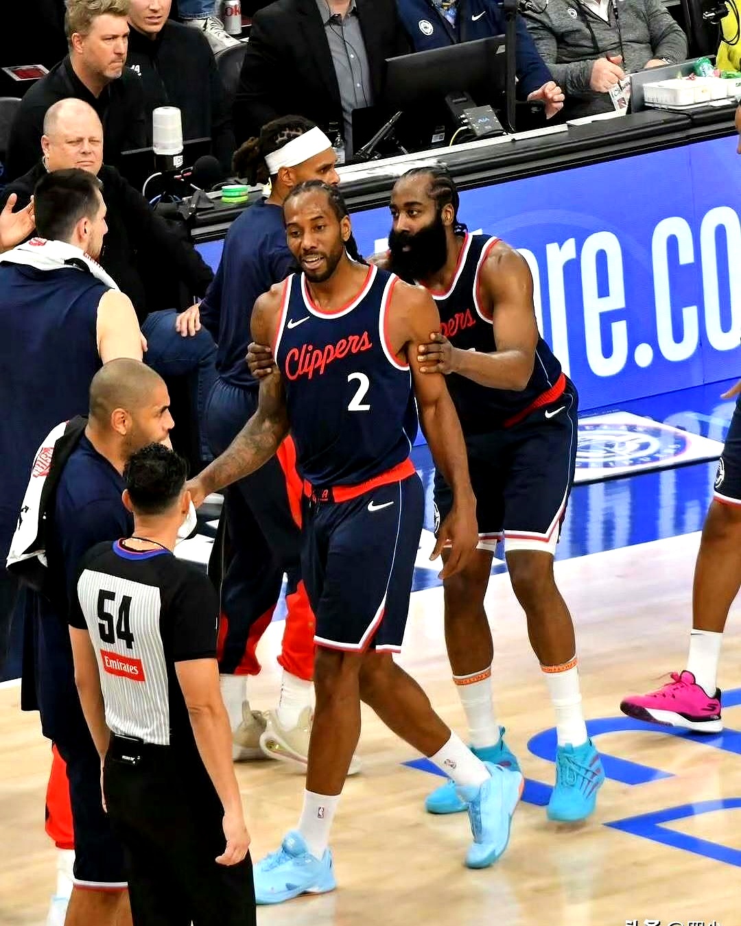 关于赛前洛杉矶快船备战社区盾,回应争议细节曝光,引发热议,阵容厚度经受考验的信息 关于赛前洛杉矶快船备战社区盾,回应争议细节曝光,引发热议,阵容厚度经受考验的信息