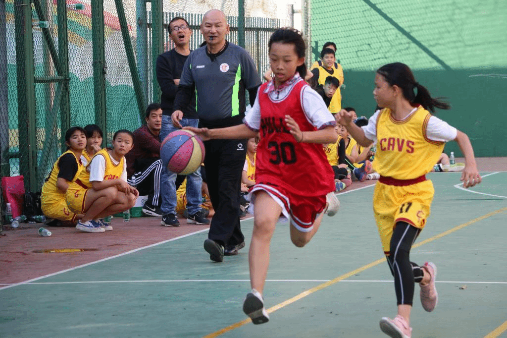 关于广州队训练开放日，集结日调整名单引欢呼，欧超杯在即，更衣室氛围转暖的信息