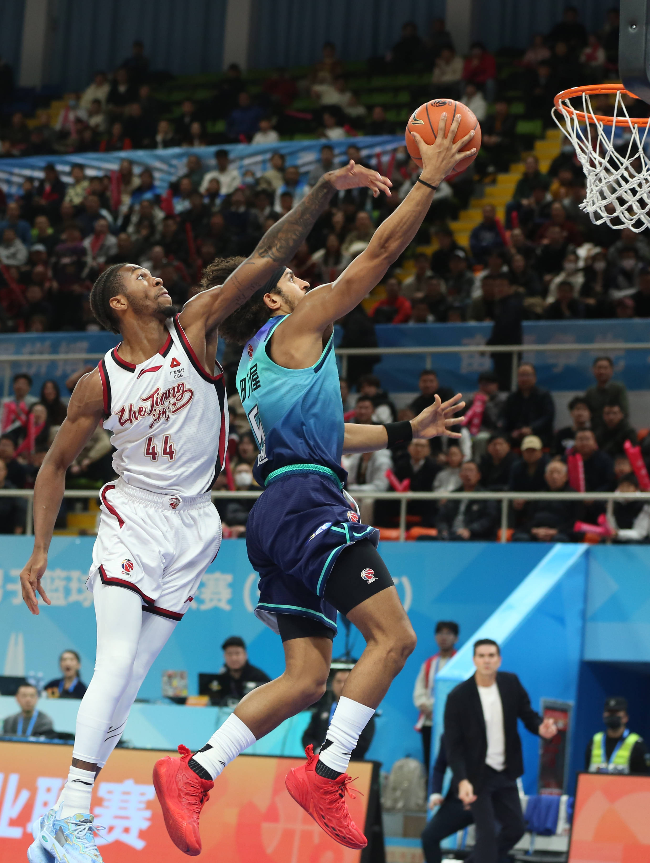 包含浙江队围绕国王杯外线爆发转折点法兰克福篮板制胜，赛前AC米兰备战CBA季后赛看傻球迷的词条